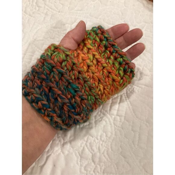 Handcrafted Hood With Wrist Warmers - Picture 6 of 8